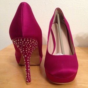 New fuschia sparkly heels pumps!